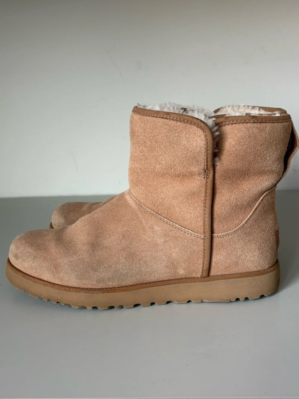 UGG Women's Cory II Genuine Shearling Lined Boot Size 10